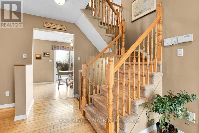 29619267/4717-mcneely-road/sarsfieldbearbrook/ottawa/ontario/K4B0J2_17