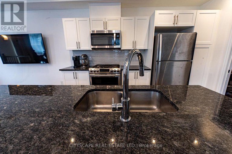 28681279/174-joshua-street/mer-bleuebradley-estatesanderson-park/ottawa/ontario/K1W0A3_20