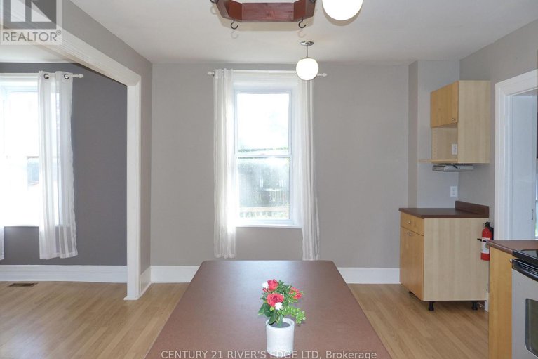 29040852/468-gladstone-street-n/winchester/north-dundas/ontario/K0C2K0_15