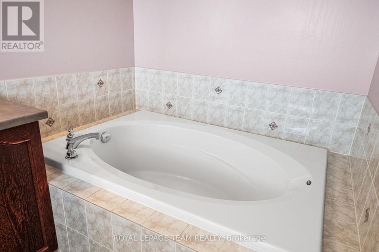 28624237/544-renaissance-drive/avalon-east/ottawa/ontario/K4A4E8_26