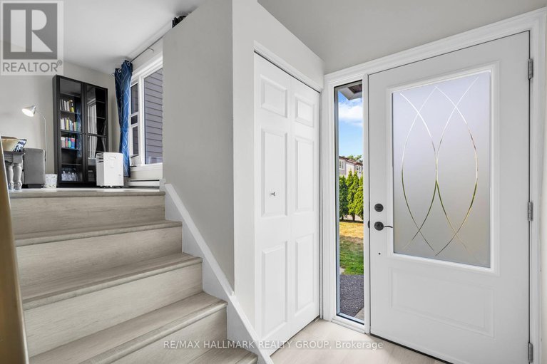 28720847/c-19-banner-road/sheahan-estatestrend-village/ottawa/ontario/K2H8T3_4