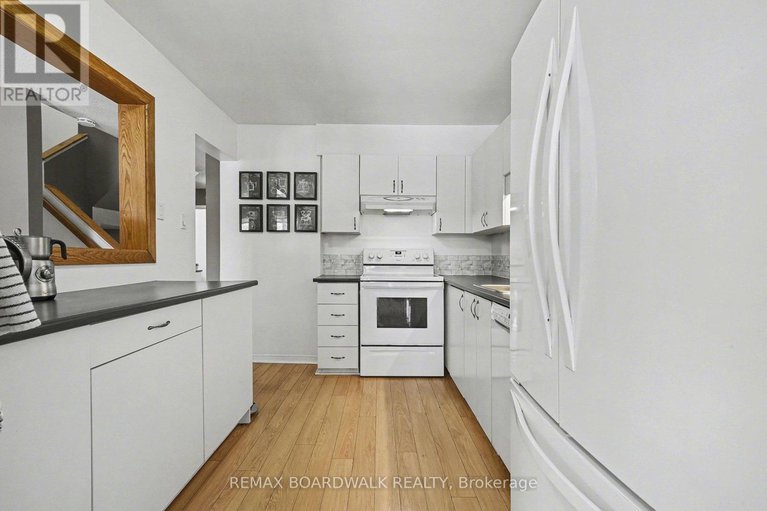 29300641/448-valade-crescent/fallingbrookpineridge/ottawa/ontario/K4A2W4_7