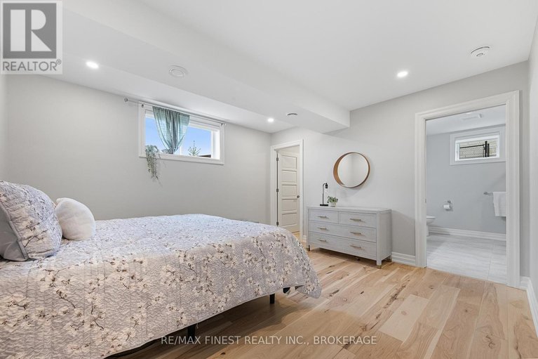 28393818/717-mcmanus-avenue/manotick-village-manotick-estates/ottawa/ontario/K4M0B2_27