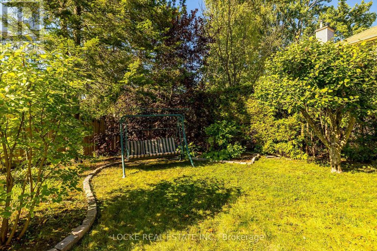 28873478/1668-sansonnet-street/mer-bleuebradley-estatesanderson-park/ottawa/ontario/K1C5Y6_45