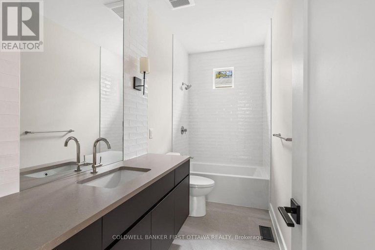 28476741/507-edison-avenue/mckellarhighland/ottawa/ontario/K2A1V3_25