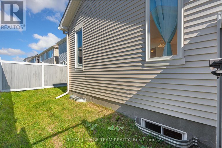 28943826/743-vennecy-terrace/orleans-village/ottawa/ontario/K1W0M8_49