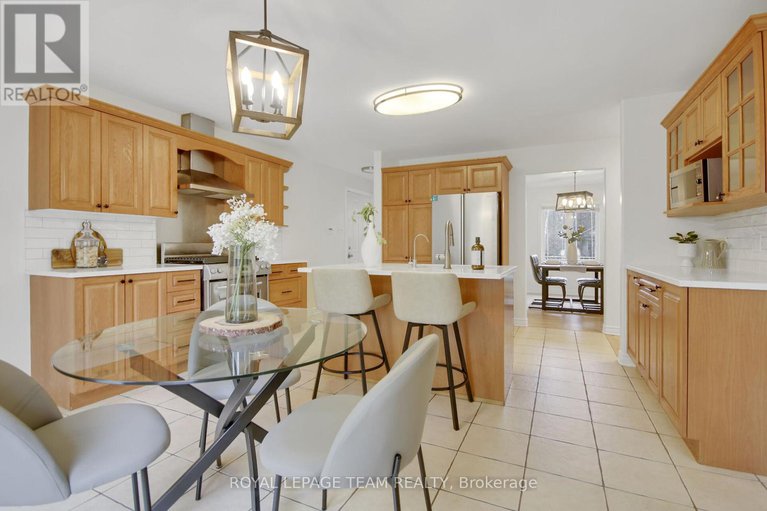 28297086/5719-stuewe-drive/manotick-east-to-manotick-station/ottawa/ontario/K4M1L2_13