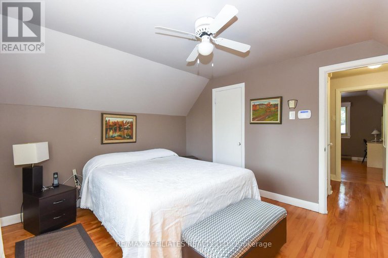29123494/323-fullerton-avenue/overbrookcastle-heights/ottawa/ontario/K1K1K2_40