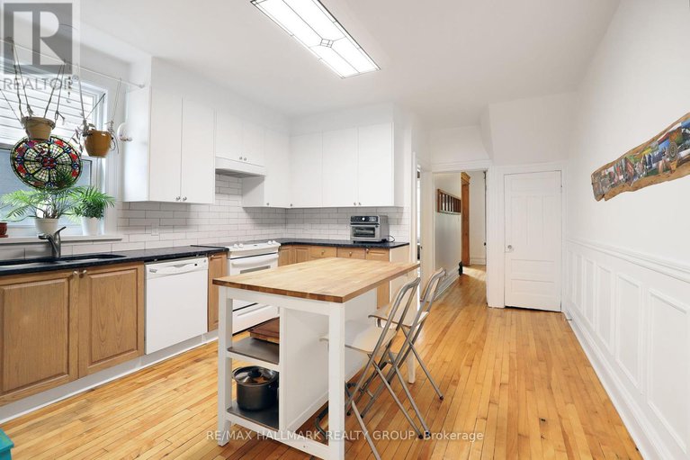 28805291/8-elm-street/west-centre-town/ottawa/ontario/K1R6N1_12