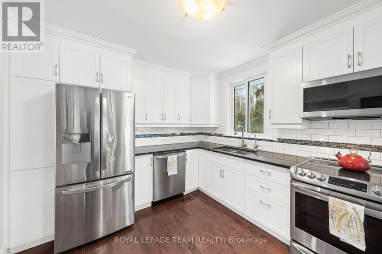 29404237/28-maplehill-way/manotick-village-manotick-estates/ottawa/ontario/K2C3H1_16