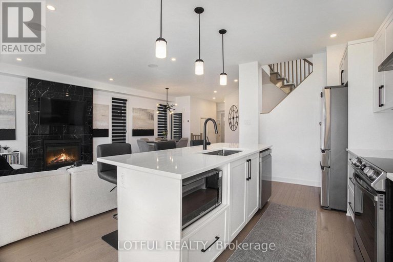 28994211/522-ascender-avenue/mer-bleuebradley-estatesanderson-park/ottawa/ontario/K1W0R6_13