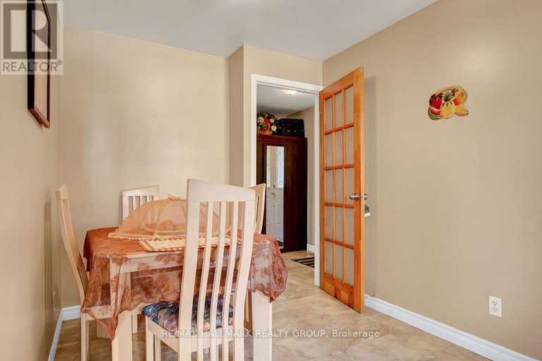 28877210/6078-rivercrest-drive/chapel-hill/ottawa/ontario/K1C5R2_11