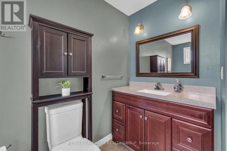 28280542/8-scharf-lane/glencairnhazeldean/ottawa/ontario/K2L2K2_31