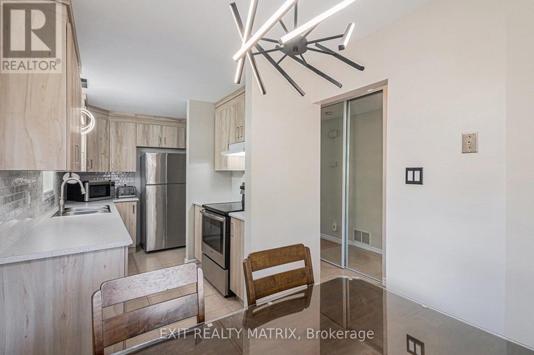 29514501/1432-deavy-way-e/bilberry-creekqueenswood-heights/ottawa/ontario/K1E2W8_3