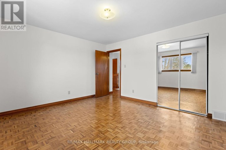 29615585/1310-ferguson-street/bel-air-heights/ottawa/ontario/K2C2K4_33