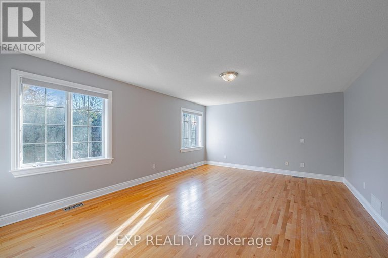 29139967/11-wellsmere-court/rideau-heightsrideau-river/ottawa/ontario/K2E8C2_36