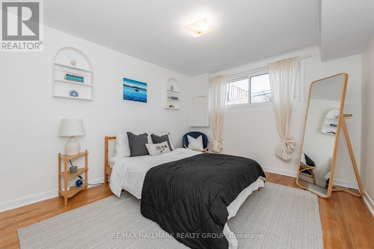 29585556/20-mulvagh-avenue/borden-farmstewart-farmcarleton-heightsparkwood-hills/ottawa/ontario/K2E6M6_26