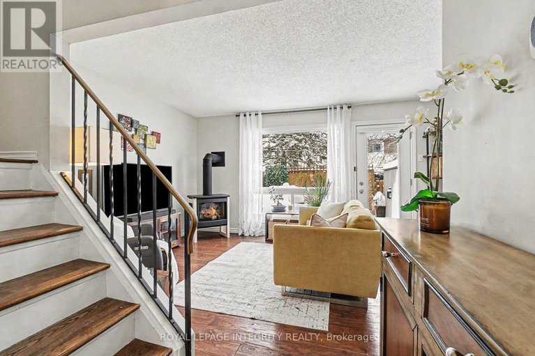 29296449/61-2003-falkirk-crescent/blackburn-hamlet-south/ottawa/ontario/K1B4Y8_4