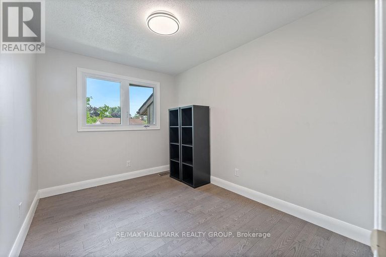 28624778/96-1921-stonehenge-crescent/pineview/ottawa/ontario/K1B4N7_21