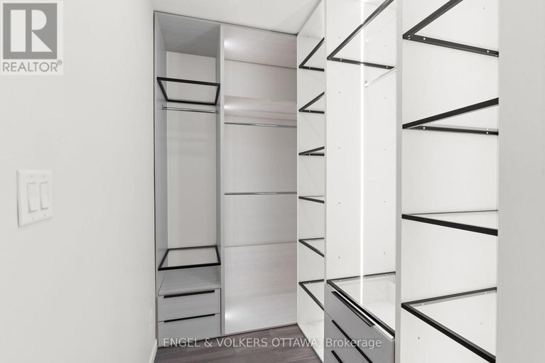 29362000/258-northwestern-avenue/ottawa-westtunneys-pasture/ottawa/ontario/K1Y0M3_29