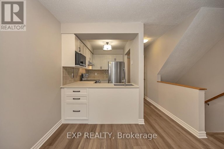 29666454/45-crispin-private/manor-park/ottawa/ontario/K1K2T7_8