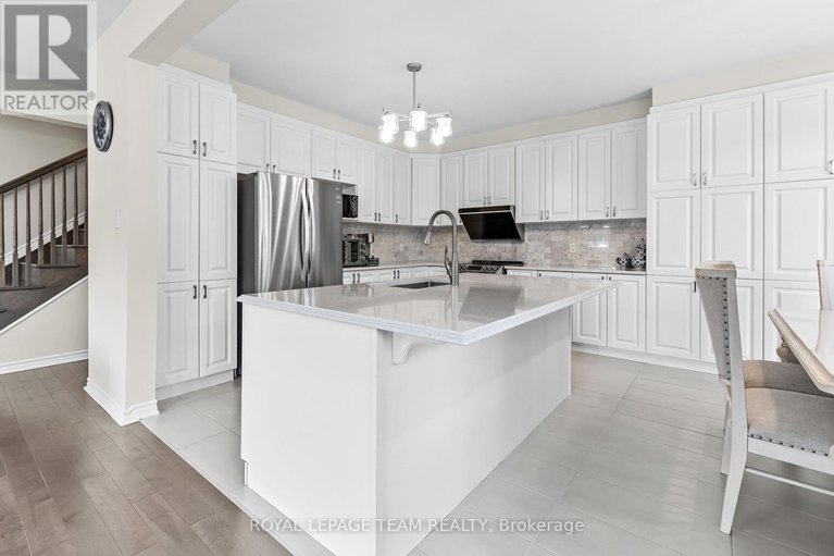 28616419/526-alcor-terrace/half-moon-bay/ottawa/ontario/K2J6N6_13