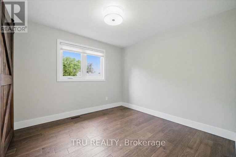 28427630/2114-balharrie-avenue/hawthorne-meadows/ottawa/ontario/K1G1G5_14