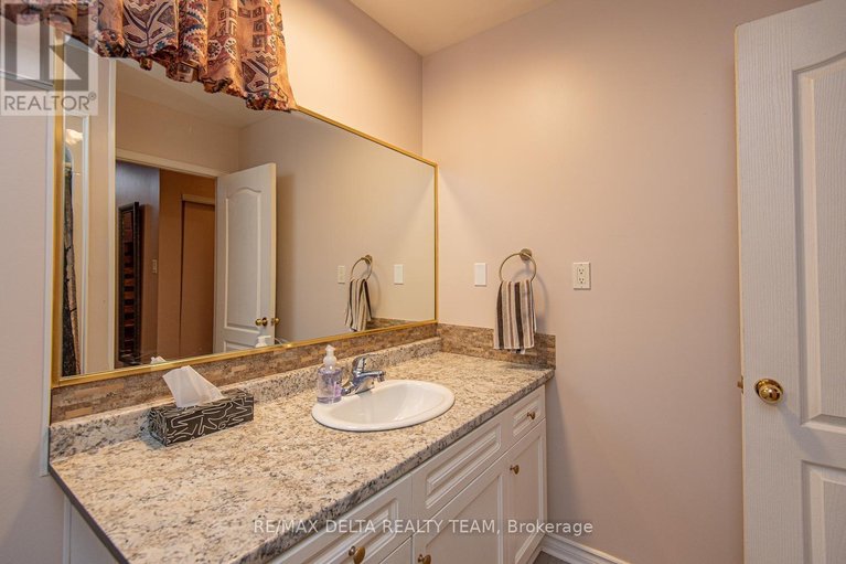 29649021/892-beauchamp-avenue/hiawatha-parkconvent-glen/ottawa/ontario/K1C3A7_32