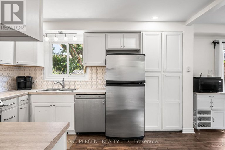 28829146/16-shouldice-crescent/glencairnhazeldean/ottawa/ontario/K2L1M9_11