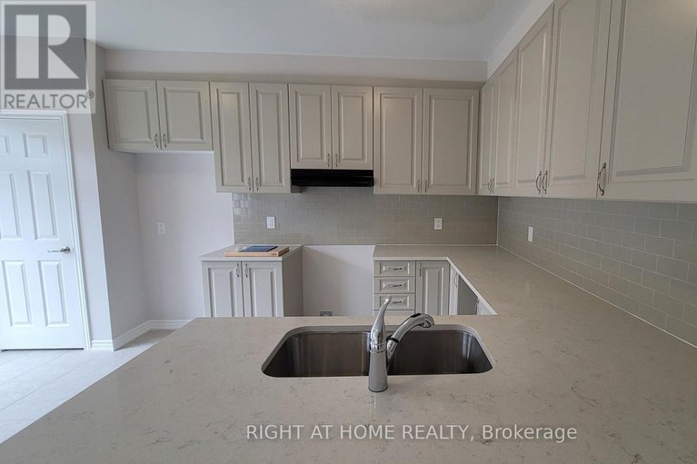 29048181/713-perseus-avenue/half-moon-bay/ottawa/ontario/K2J3V5_15