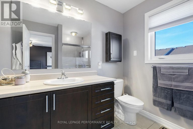 28987499/243-silvermoon-crescent/avalon-east/ottawa/ontario/K4A0P8_25