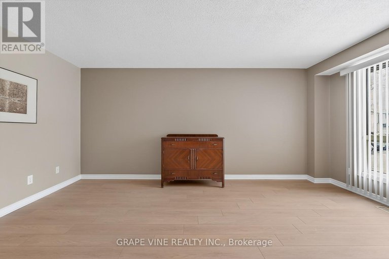 29208366/6885-bilberry-drive/convent-glen-north/ottawa/ontario/K1C2E8_37