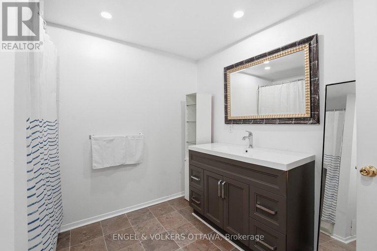 29615364/34-alison-korn-private/bells-corners/ottawa/ontario/K2H8M6_22