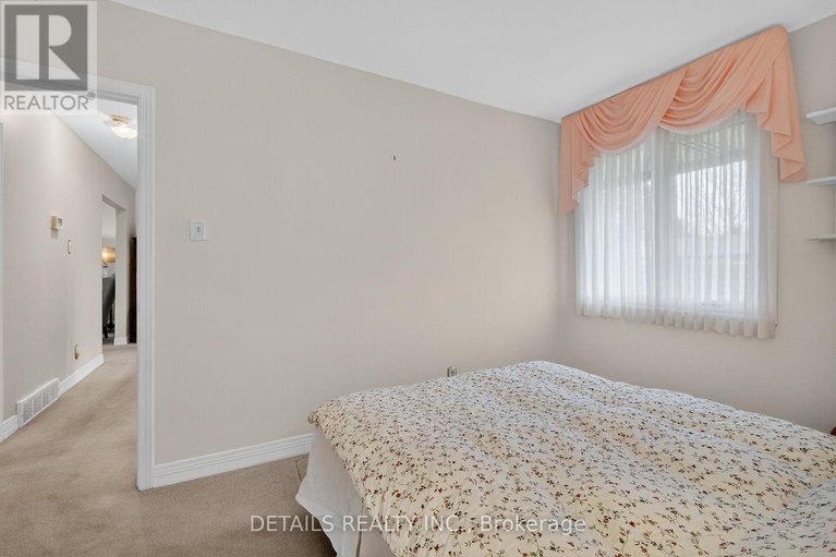 29077248/1031-connaught-avenue/queensway-terrace-north/ottawa/ontario/K2B5N2_29