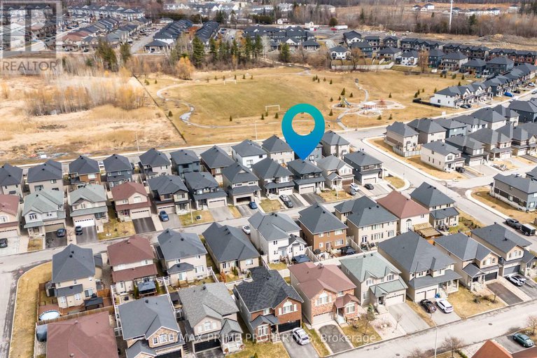 29225023/249-fountainhead-drive/mer-bleuebradley-estatesanderson-park/ottawa/ontario/K1W0H4_2