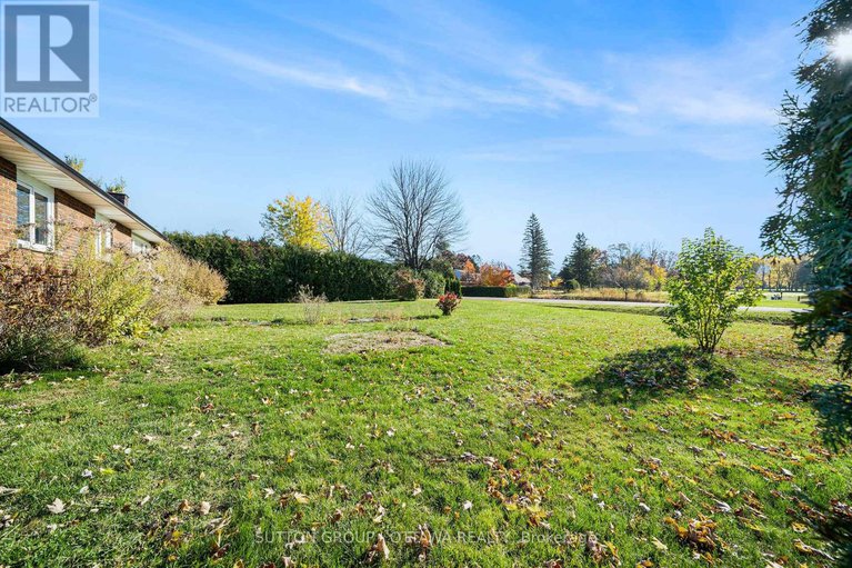 29047686/1218-upton-road/manotick-south-to-roger-stevens/ottawa/ontario/K4M1B3_33