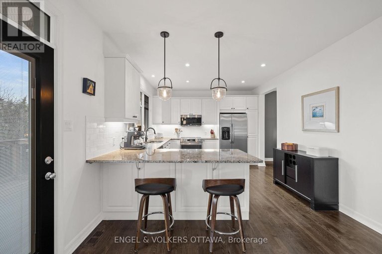 29623867/566-erinwoods-circle/stonebridge/ottawa/ontario/K2J5M8_9