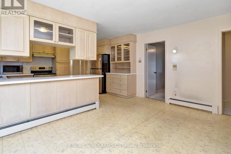 28544355/968-sadler-crescent/whitehaven/ottawa/ontario/K2B5H7_21