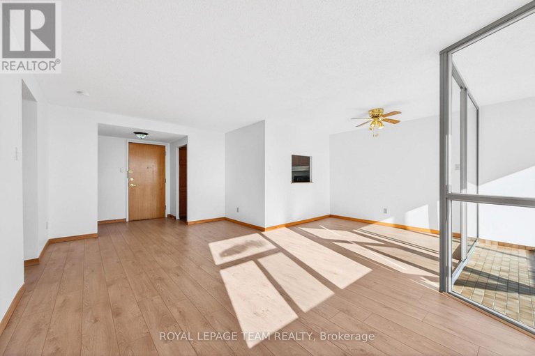 29312741/1506-2760-carousel-crescent/emerald-woodssawmill-creek/ottawa/ontario/K1T2N4_5