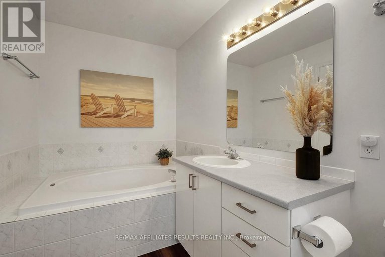 28826412/97-flowertree-crescent/emerald-meadowstrailwest/ottawa/ontario/K2M2R7_24