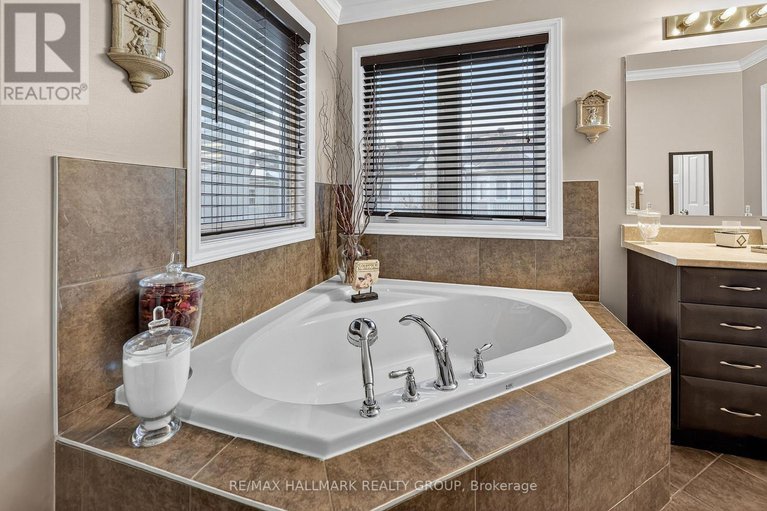 29121149/317-river-landing-avenue/half-moon-bay/ottawa/ontario/K2J3V4_29