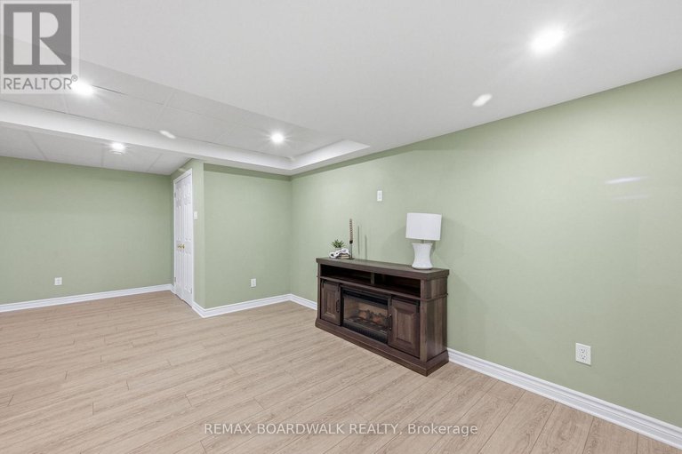 29383280/307-chestnut-private/richmond/ottawa/ontario/K0A2Z0_35