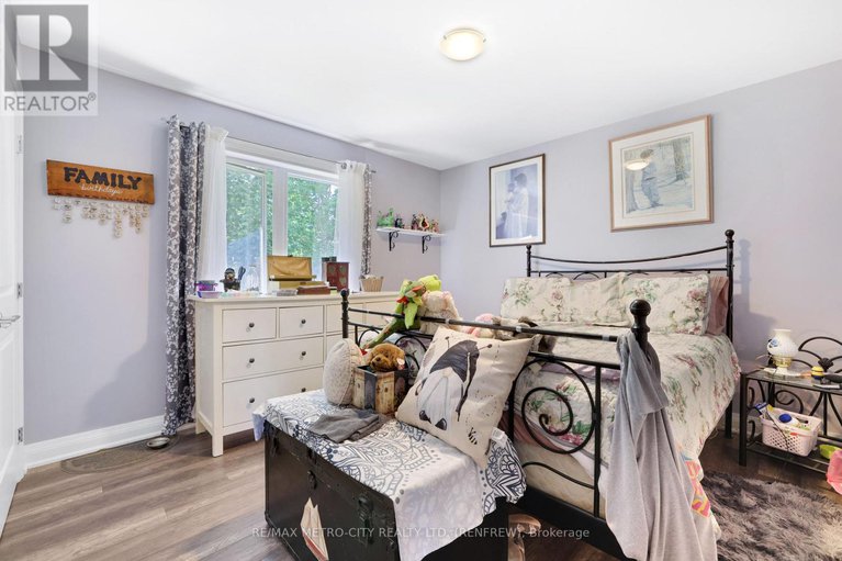 28770858/2457-burnstown-road/mcnabbraeside-twps/mcnabbraeside/ontario/K7V3Z4_23