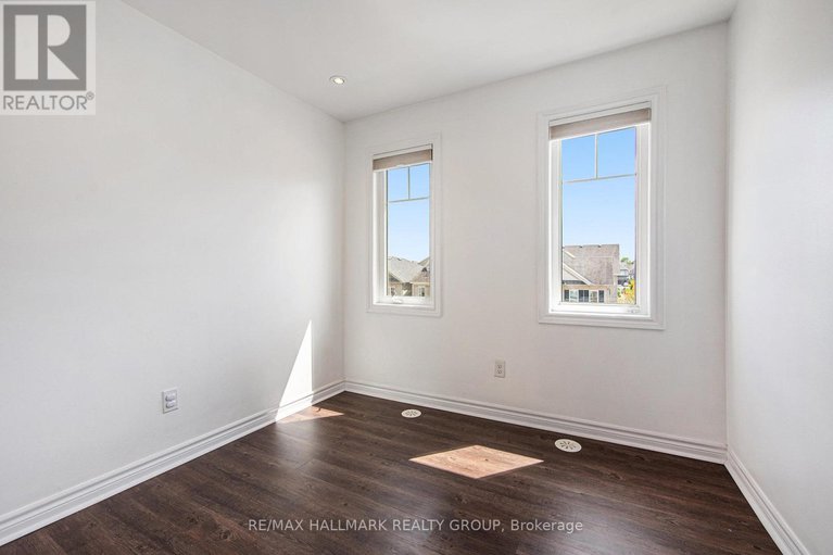 28782242/2427-nutgrove-avenue/half-moon-bay/ottawa/ontario/K2J0X4_28