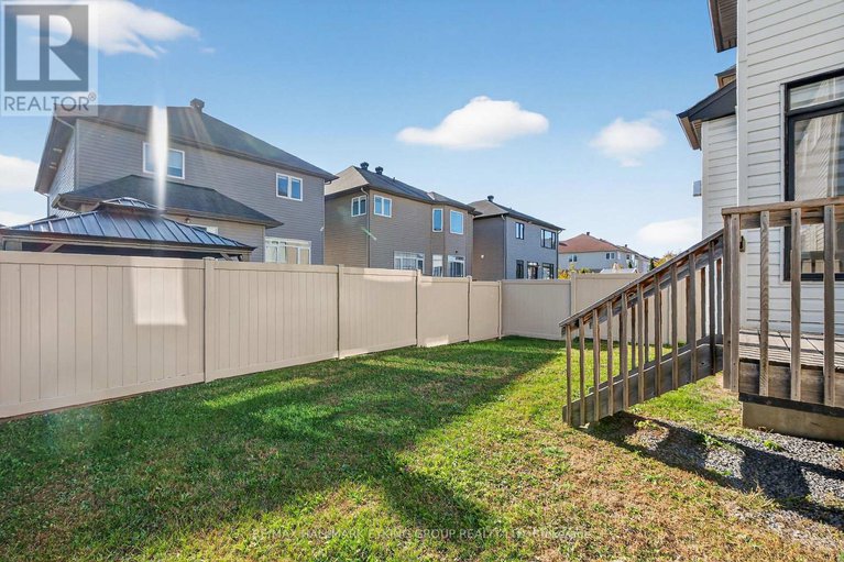 29049191/251-joshua-street/mer-bleuebradley-estatesanderson-park/ottawa/ontario/K1W0H3_49