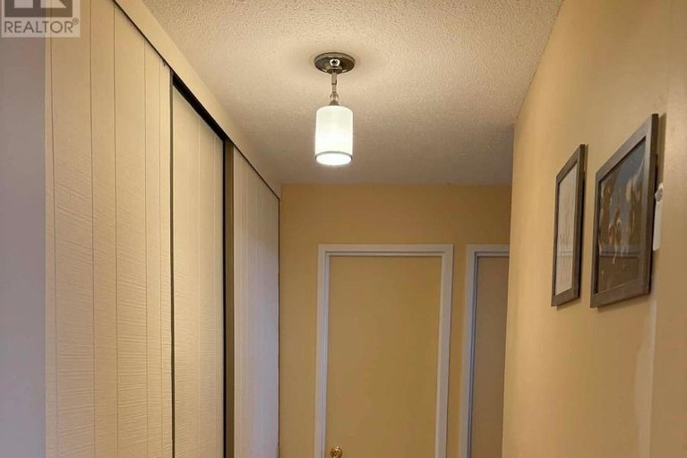 29619261/1217-20-chesterton-drive/borden-farmstewart-farmcarleton-heightsparkwood-hills/ottawa/ontario/K2E6Z7_8