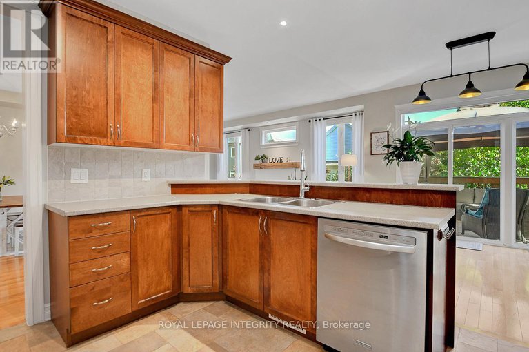 28938708/165-saltspring-private/bridlewood/ottawa/ontario/K2M0B1_17