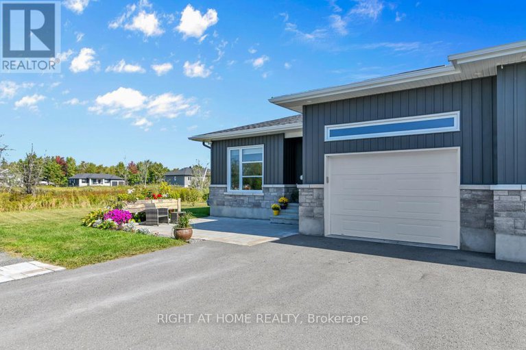 28876721/209-etienne-street/clarencerockland-twp/clarence-rockland/ontario/K0A1E0_2
