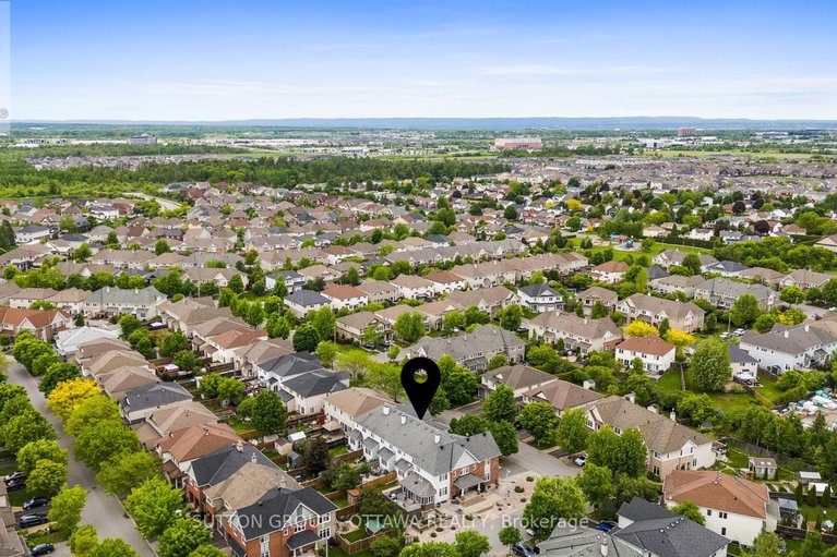 28401647/324-horseshoe-crescent-e/stittsville-north/ottawa/ontario/K2S0B6_30