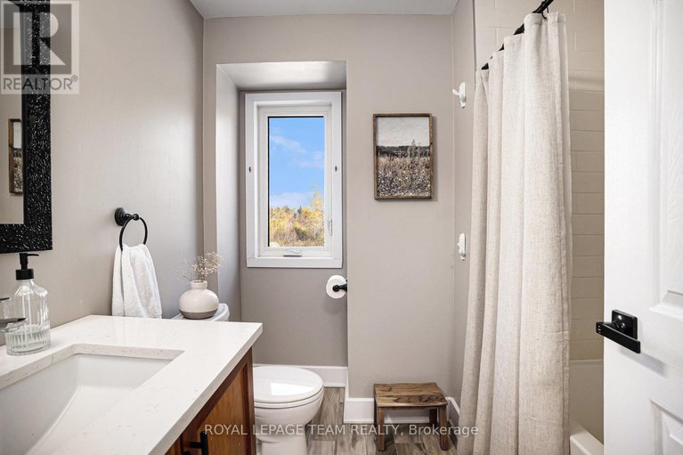29015814/7521-fourth-line-road/rideau-twp-s-of-reg-rd-6-e-of-mccordick-rd/ottawa/ontario/K0G1J0_30